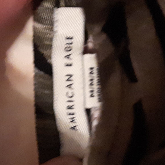 EUC crop tank top black woth floral print hibiscus flower american eagle medium - Picture 2 of 5